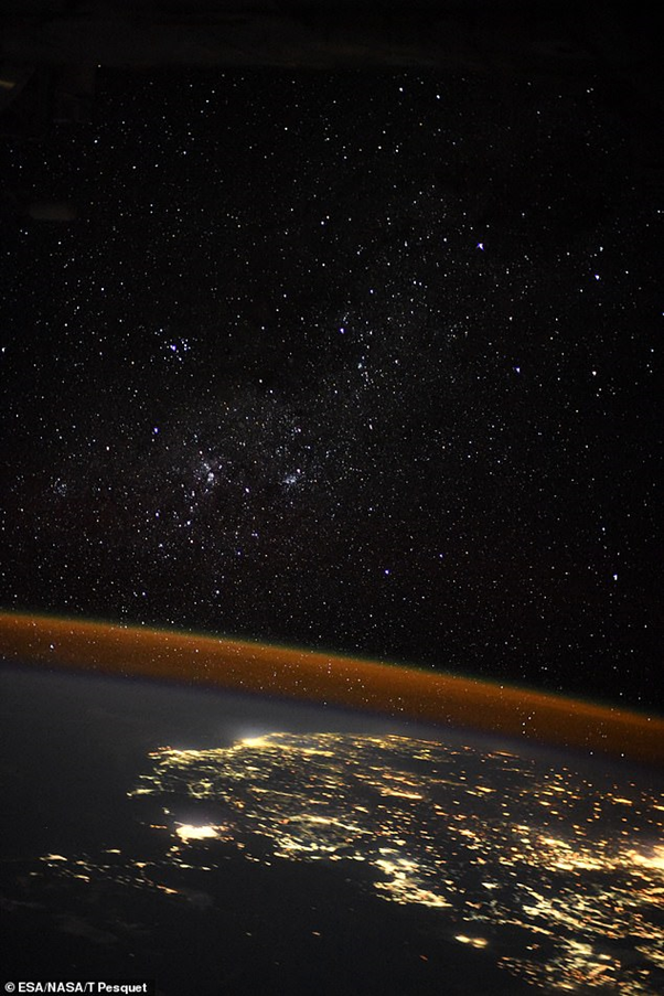 Astronot dari Stasiun ISS ini Mengambil Foto "Tepi Bumi"