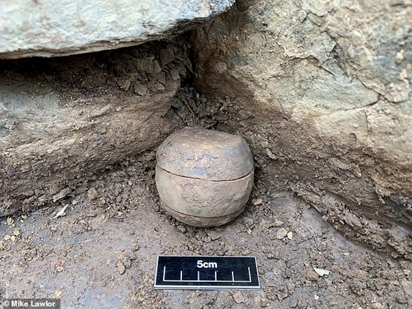 Bola Batu Purba Misterius ini Ditemukan Disitus Makam Kuno