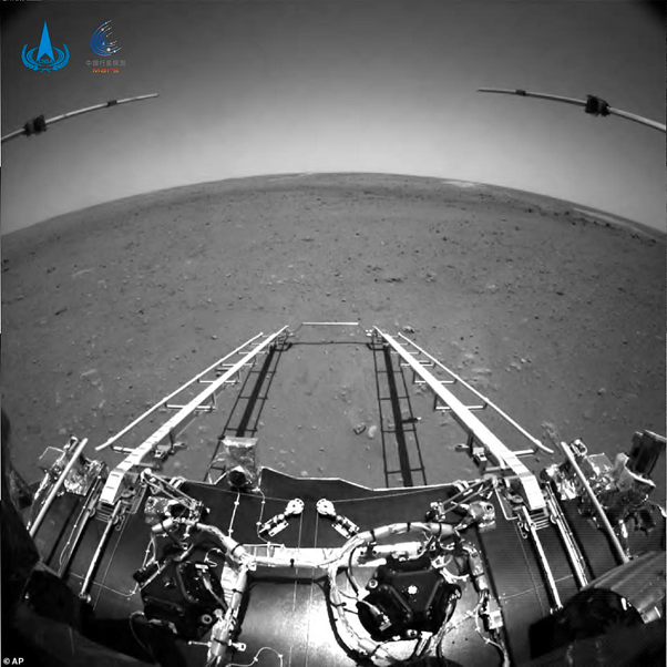 Robot Penjelajah dari China ini Berhasil Mengambil Gambar Lanskap di Mars