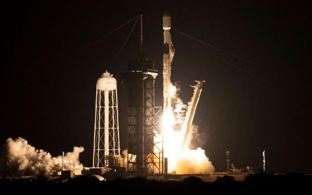 Roket SpaceX Diprediksi Bakal Menabrak Bulan dan Meledak