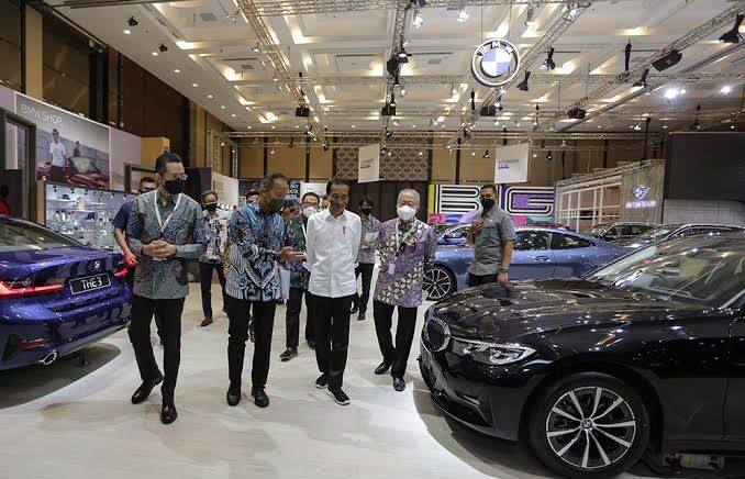 BMW Bicara Peluang Rakit Mobil Listrik di Indonesia