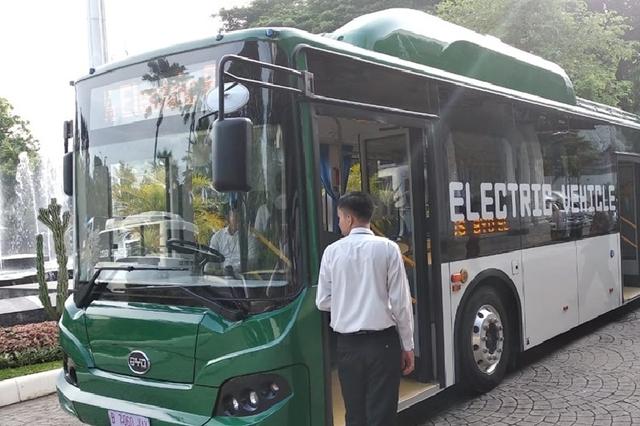 Bus listrik bakrie