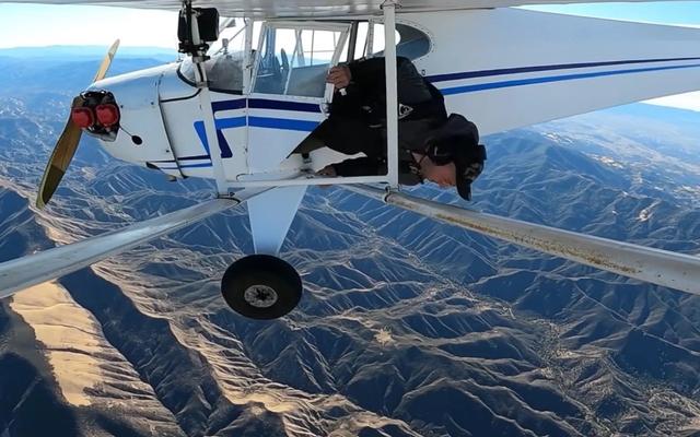 Sengaja Tabrakkan Pesawat Demi Konten YouTube, Lisensi Pilot Pria Ini Dicabut