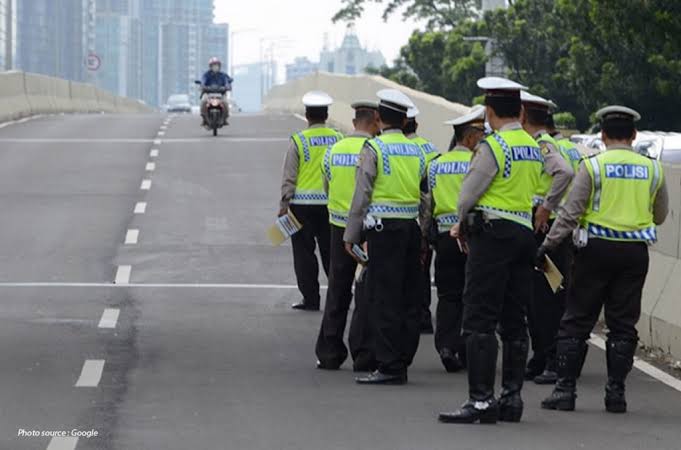 Polisi akan Berlakukan Denda Tilang Untuk Pengendara yang Memakai Sendal Jepit ?