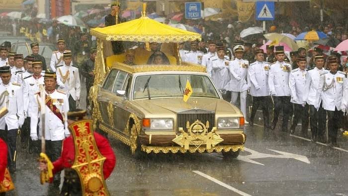 Mobil Berlapis Emas Ini Jadi Termahal di Dunia