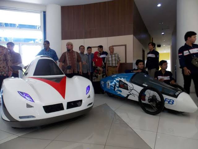 Mahasiswa UMS Luncurkan Mobil Listrik Ababil Evo III