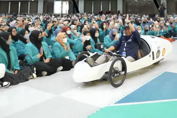 Mahasiswa UMS Luncurkan Mobil Listrik Ababil Evo III