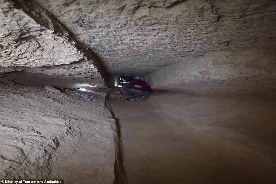 Penemuan Terowongan Ukiran Batu yang Dianggap Peneliti Menuju Makam Cleopatra