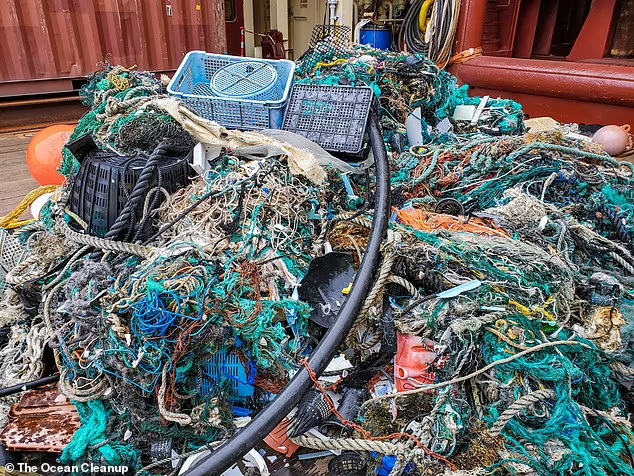 Ilmuwan Berhasil Menangkap 10 Ton Sampah Plastik di Zona Sampah di Samudera Pasifik