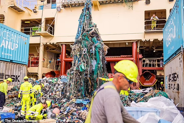 Ilmuwan Berhasil Menangkap 10 Ton Sampah Plastik di Zona Sampah di Samudera Pasifik