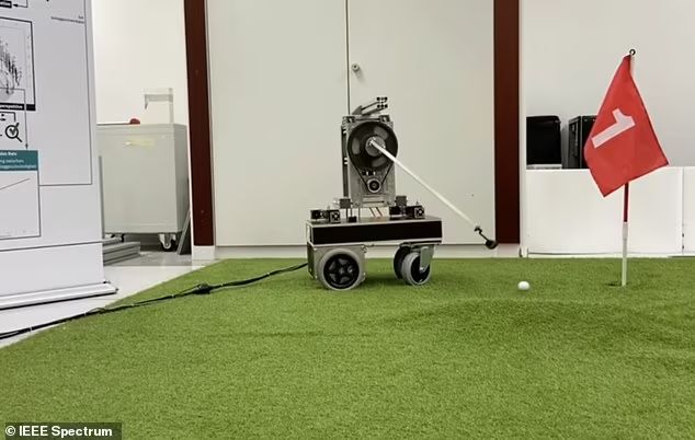 Robot Golf ini dapat dengan Tepat Memasukan Bola Ke Lubang Putt