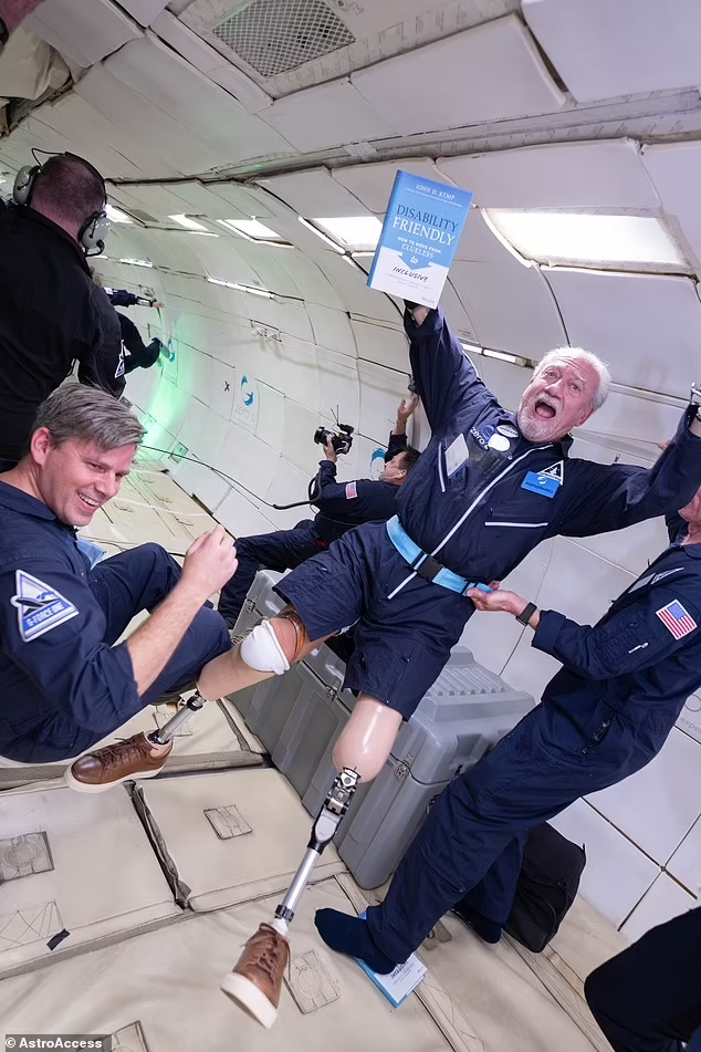 Astronot Penyandang Disabilitas ini Berlatih Nol Gravitasi 25.000 Kaki di Atas Bumi