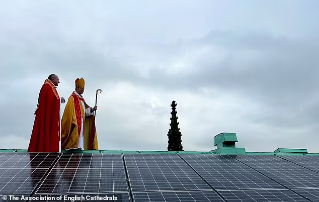 Inovasi Katerdal Tanpa Karbon Buang Pertama di Dunia dengan 199 Panel Surya