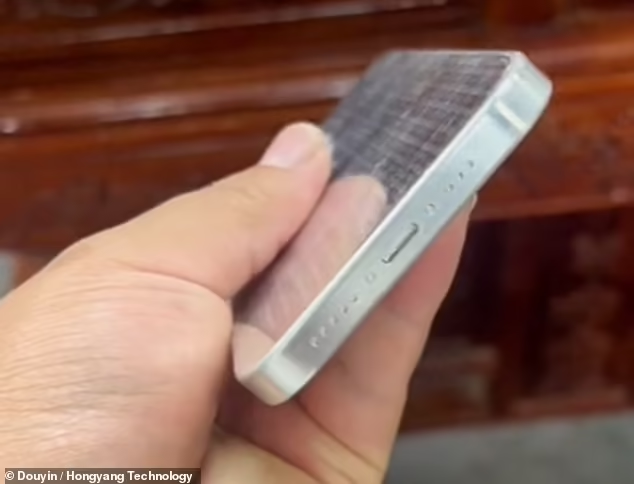 Bocoran "Dummy" Apple iPhone 15 Memperlihatkan Beberapa Perubahan Besar pada Smartphone