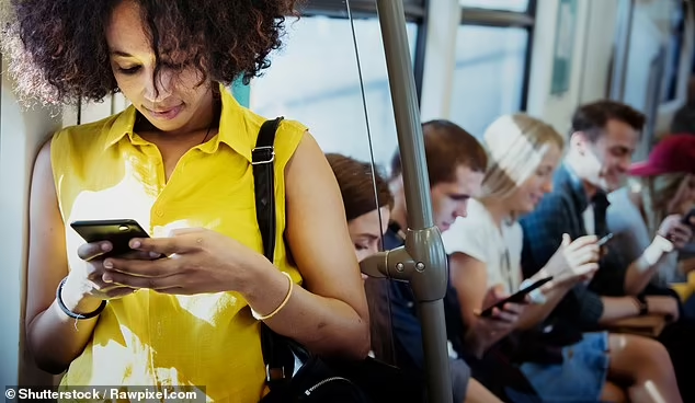 Pakar Keamanan : Smartphone Anda Selalu "Mendengar" Anda Dimanapun Anda Berada